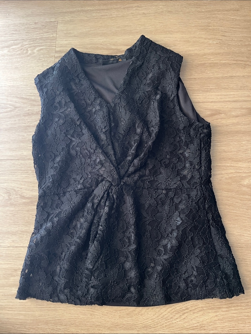 Donna Karan Black Lace Sleeveless Twist-Front Top